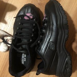 Black Sketchers size 5.5